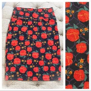 💕Like New Red Roses Lularoe Cassie Pencil Skirt💕